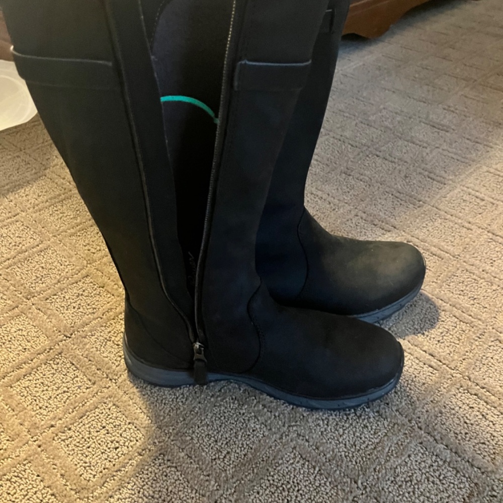 Boots - Picture 3 of 3